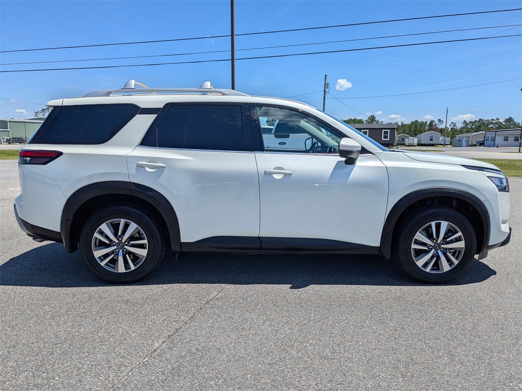 2023 Nissan Pathfinder SL photo 3