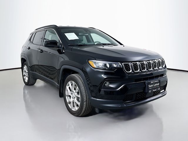 2024 Jeep Compass Latitude Lux's photo