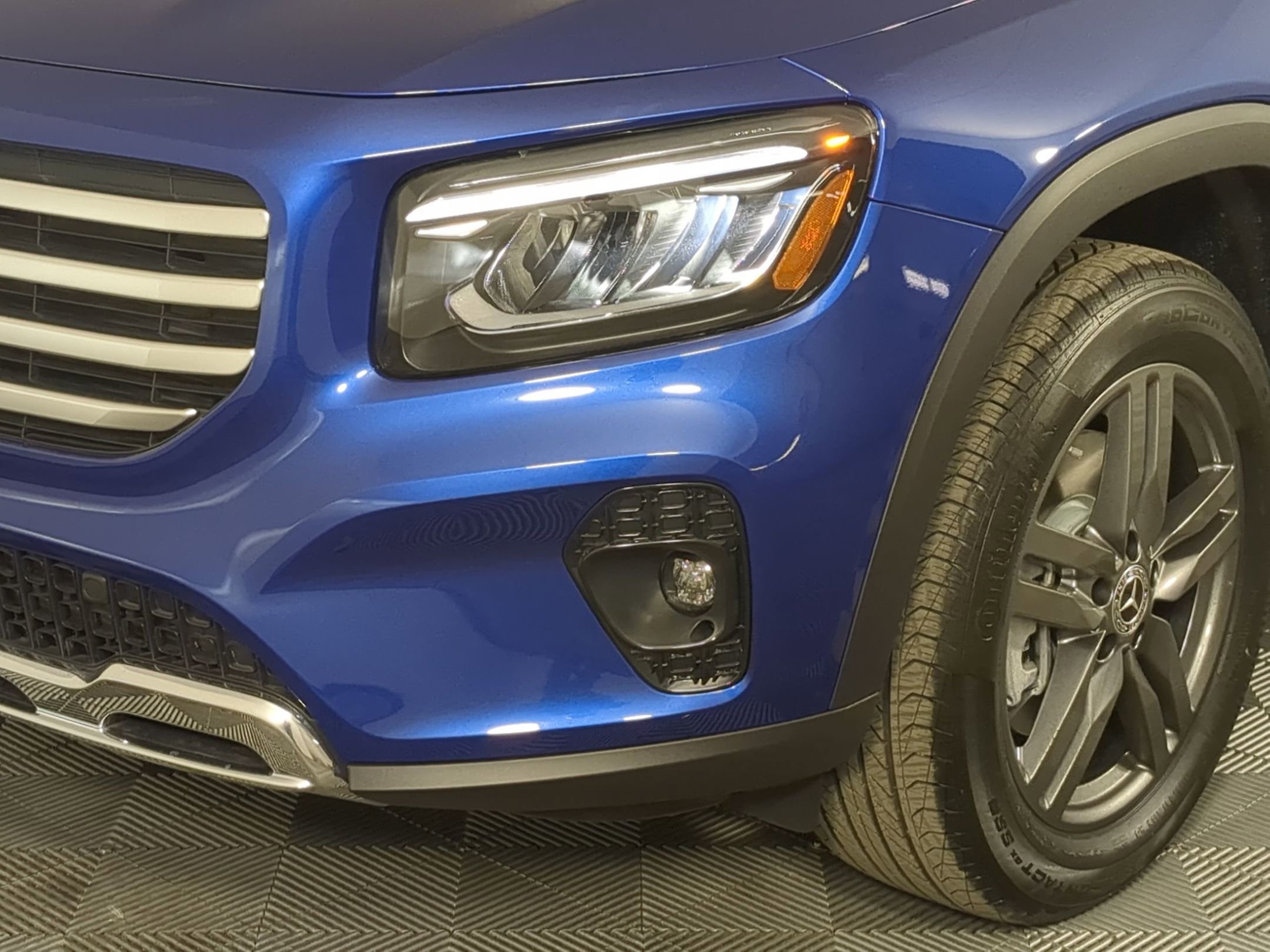 2026 Mercedes Benz GLB 250 4MATIC photo 3