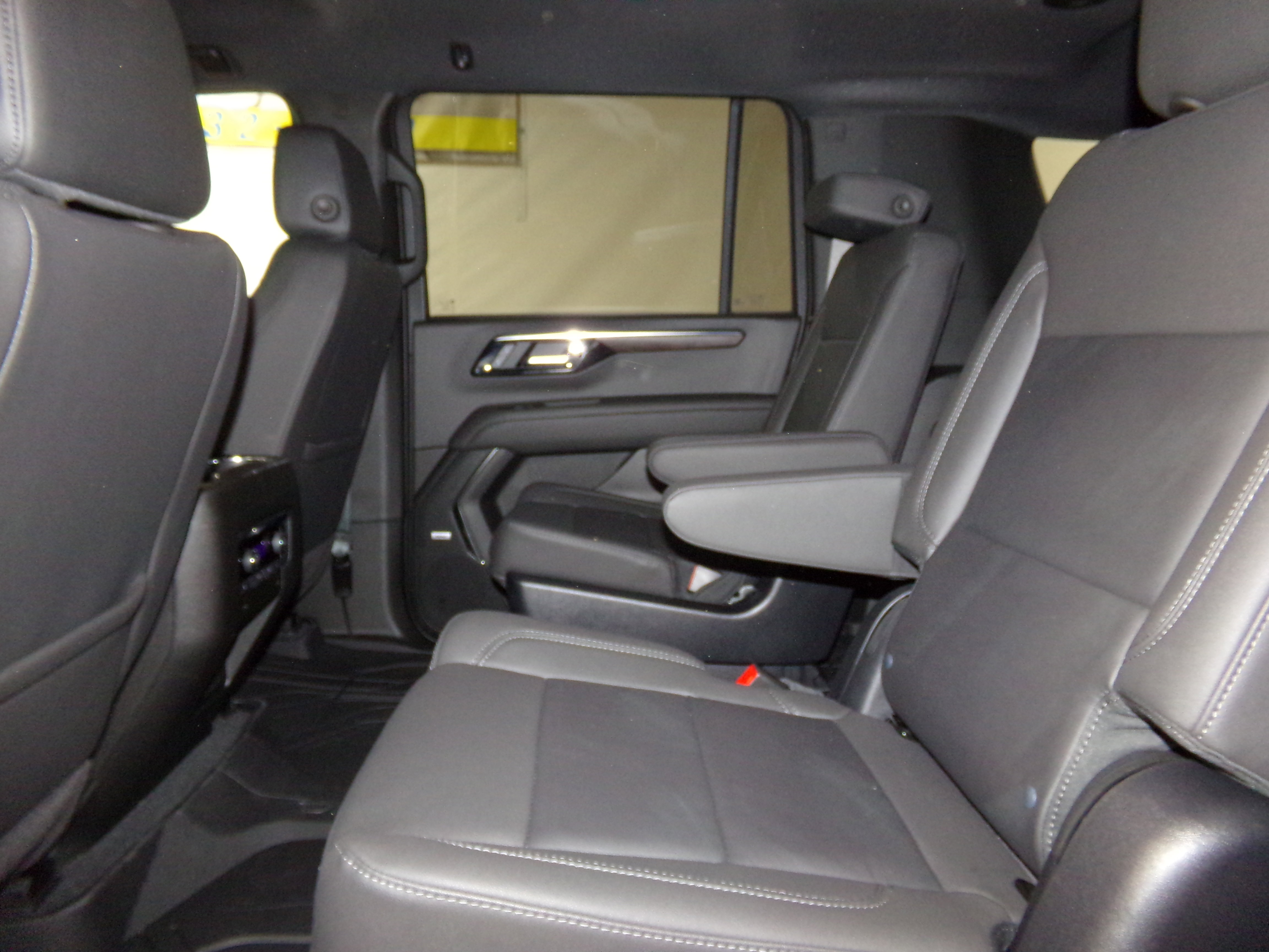 2025 Chevrolet Suburban LT photo 11