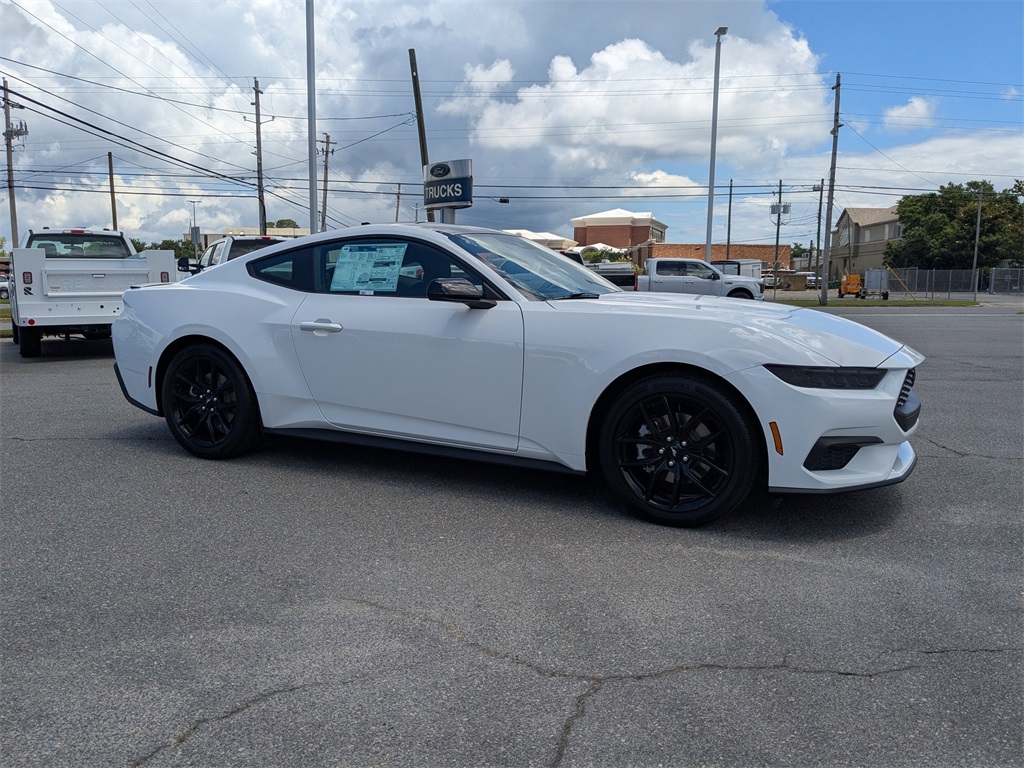 2025 Ford Mustang EcoBoost photo 3
