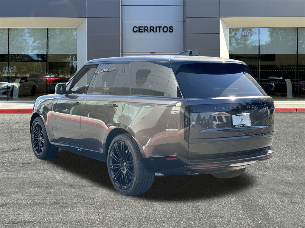 2025 Land Rover Range Rover SE photo 4