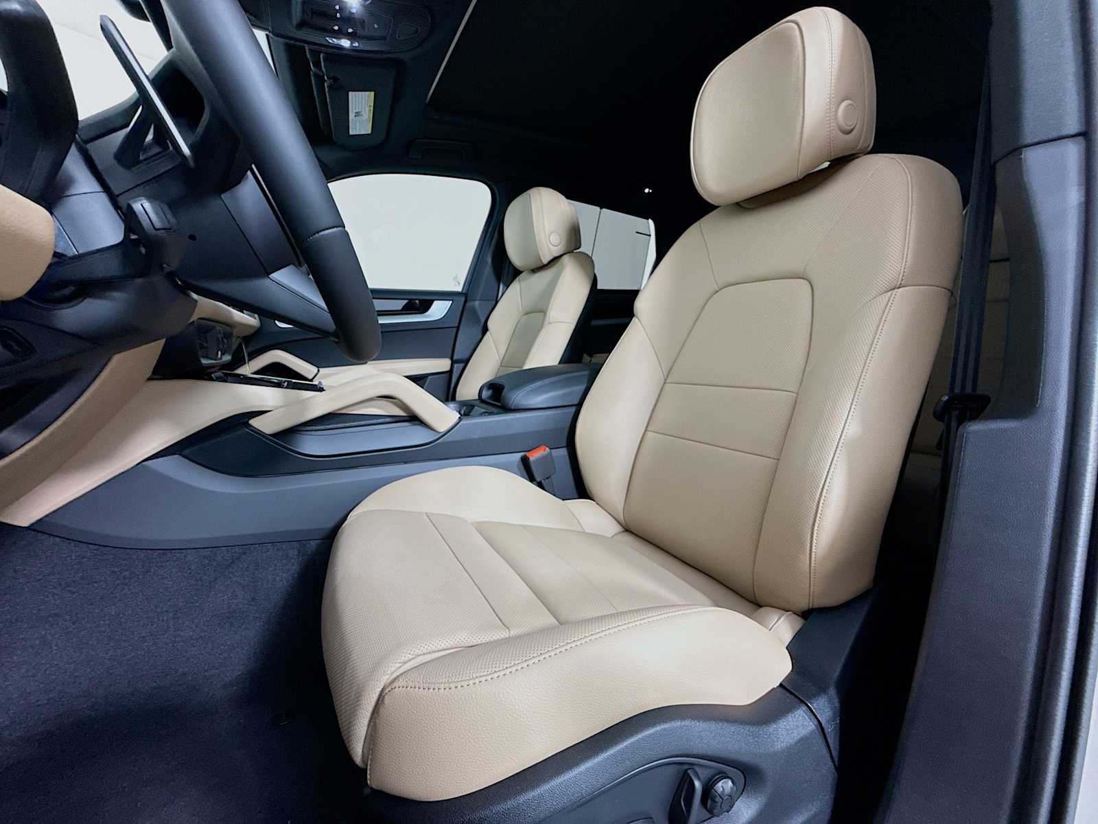 2026 Porsche Cayenne photo 4