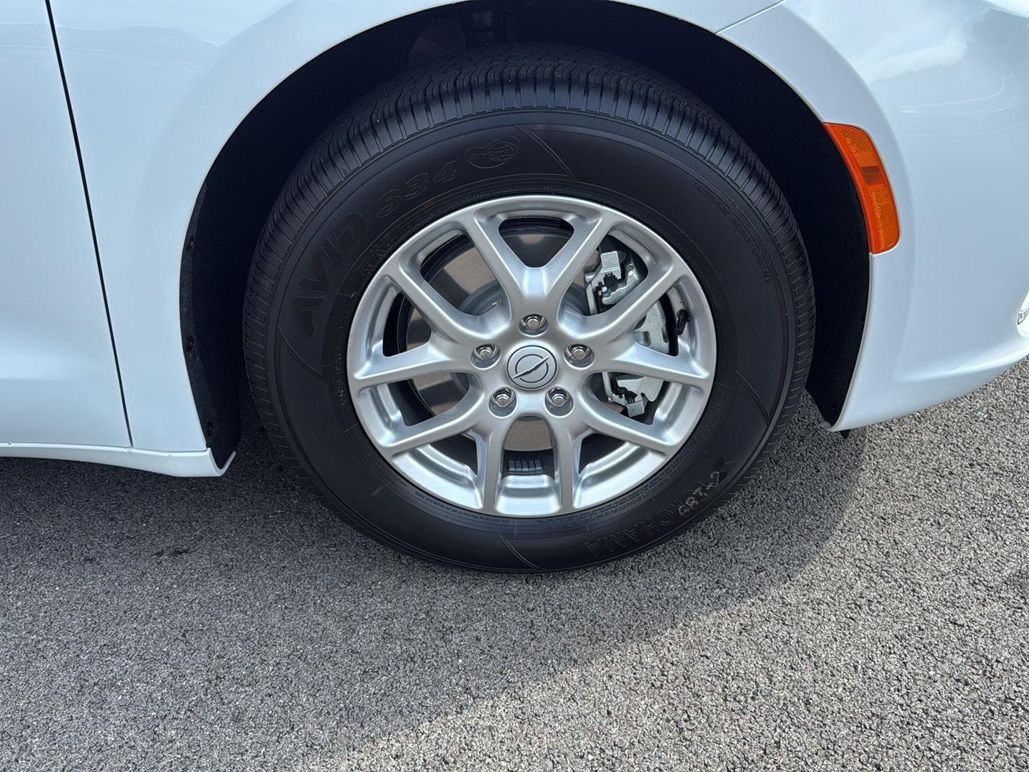 2026 Chrysler Pacifica photo 13