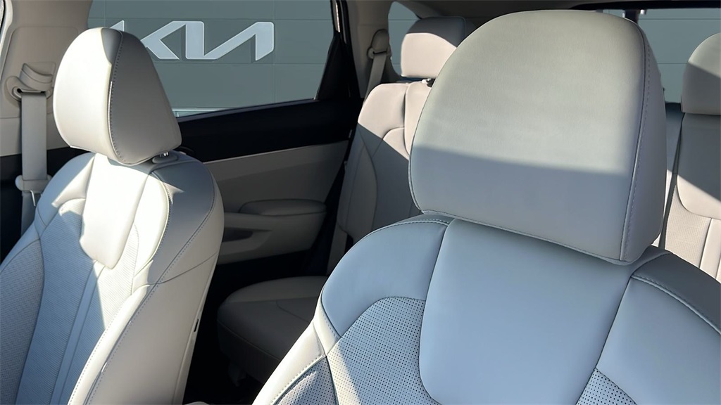 2025 Kia Sorento S photo 7