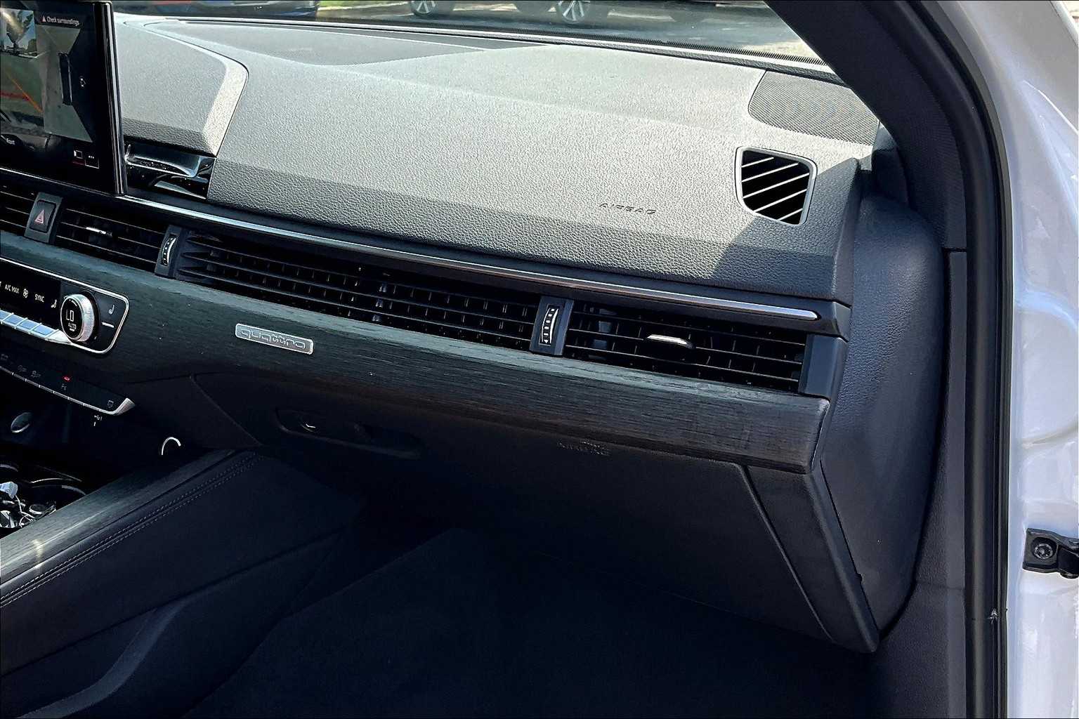 2022 Audi A4 S line Quattro Premium Plus photo 17