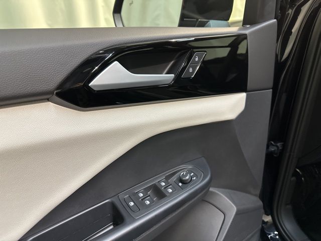 2025 Volkswagen Taos S photo 11