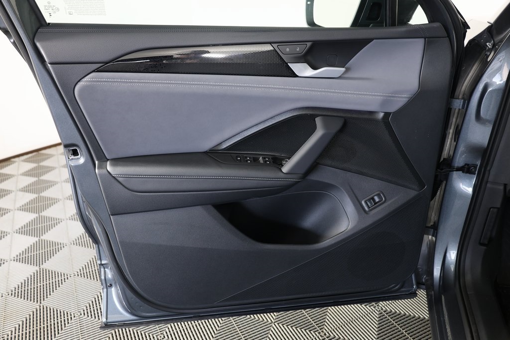 2025 Volkswagen Tiguan SE photo 4