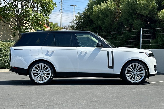 2024 Land Rover Range Rover SE photo 5