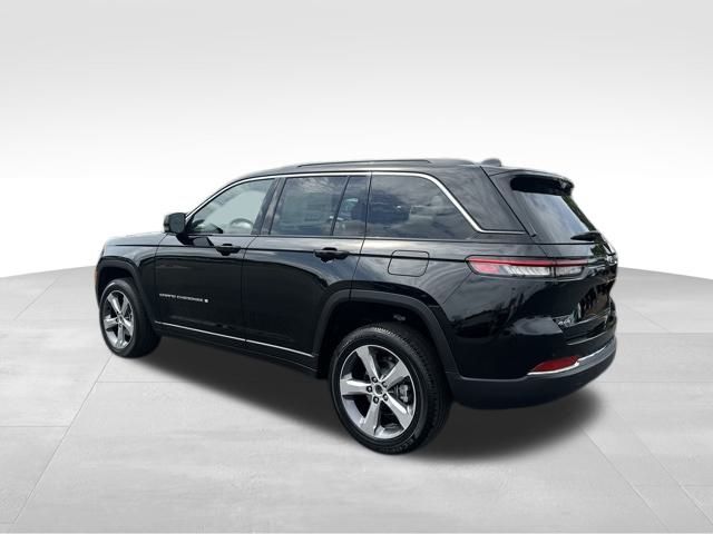 2025 Jeep Grand Cherokee Limited photo 3