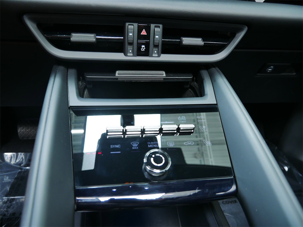 2025 Porsche Macan Electric 4 photo 20