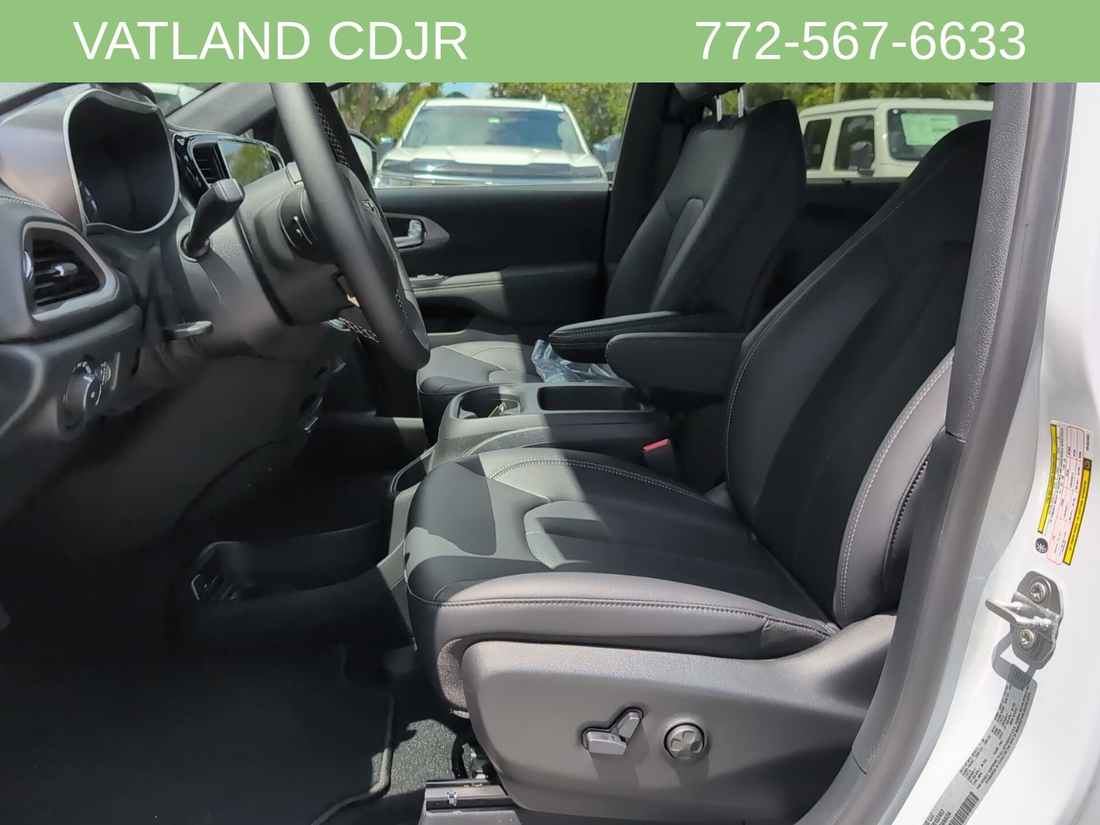 2026 Chrysler Pacifica photo 28