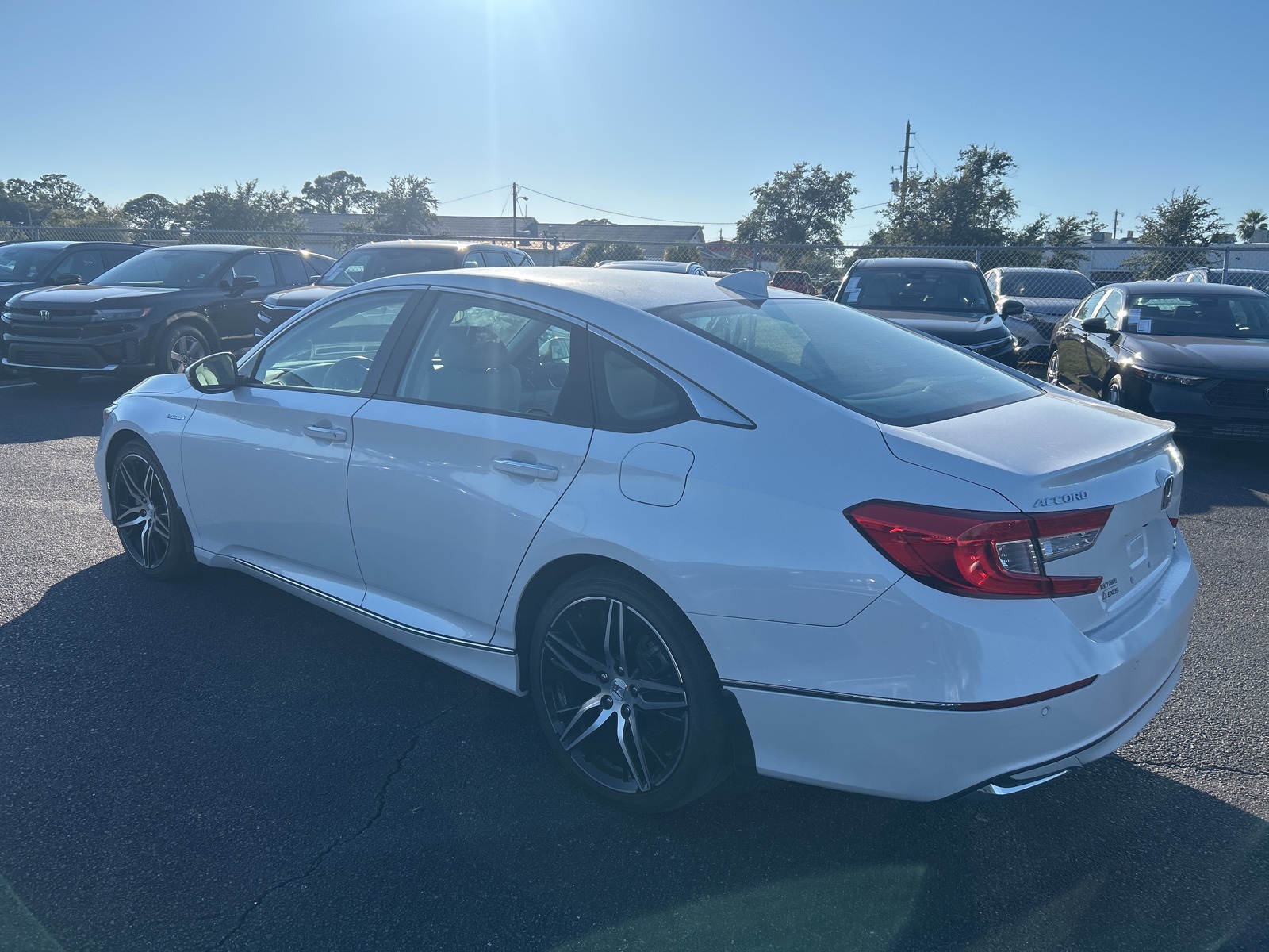 2021 Honda Accord Hybrid Touring photo 3