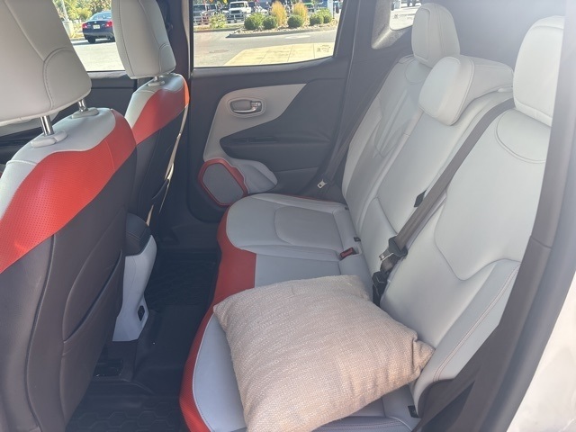 2016 Jeep Renegade Limited photo 9