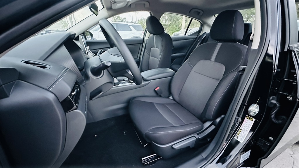 2025 Nissan Sentra SV photo 25