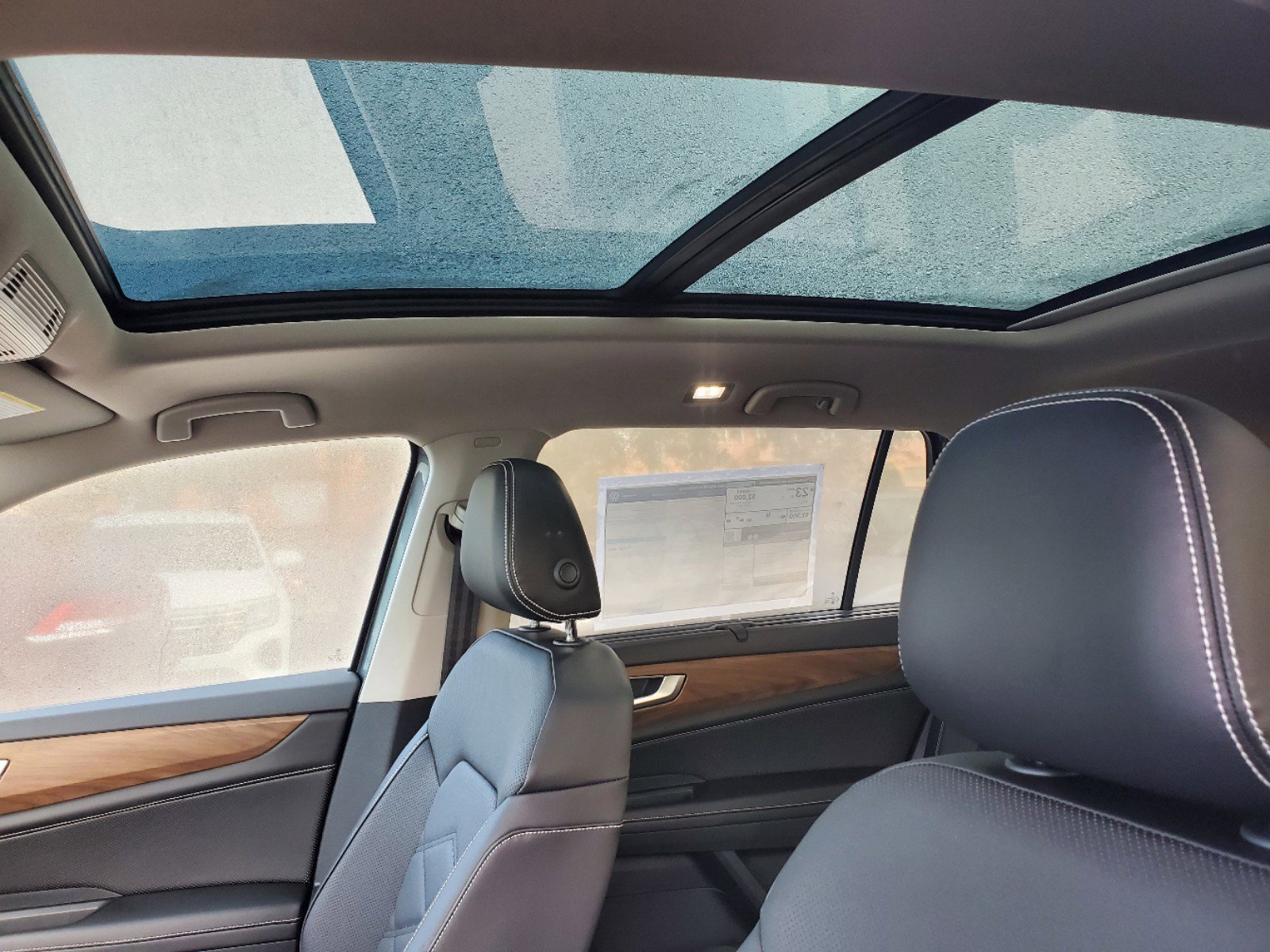 2025 Volkswagen Atlas SE Technology photo 3