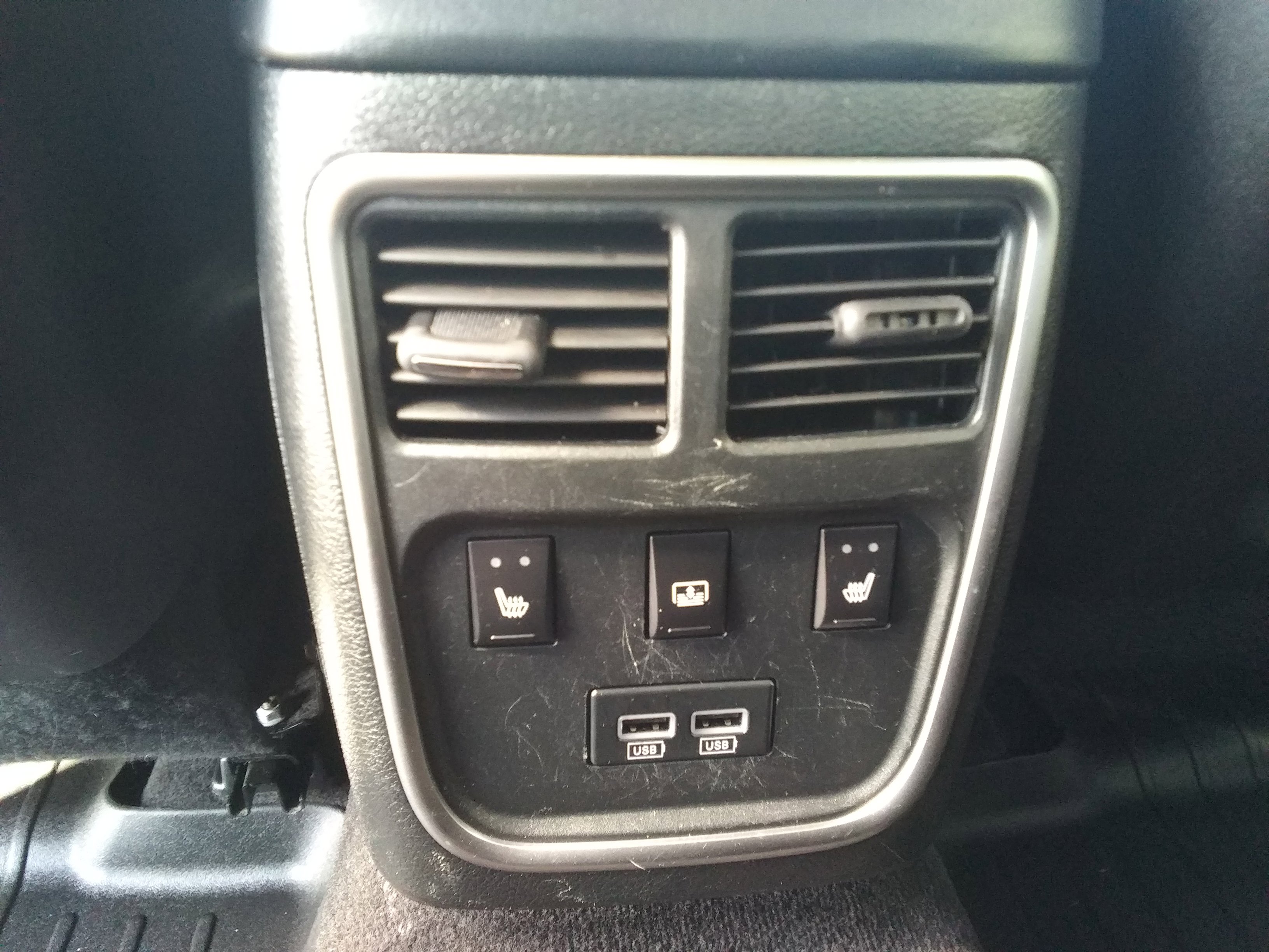 2016 Chrysler 300 C photo 8