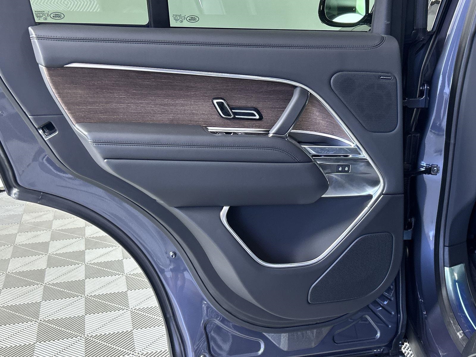 2025 Land Rover Range Rover SE photo 24