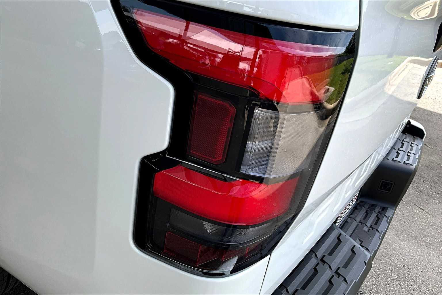 2025 Nissan Frontier SV photo 12