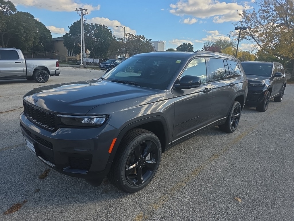 2025 Jeep Grand Cherokee Altitude X photo 2