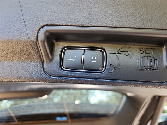 2025 Ford Explorer ST-Line photo 6