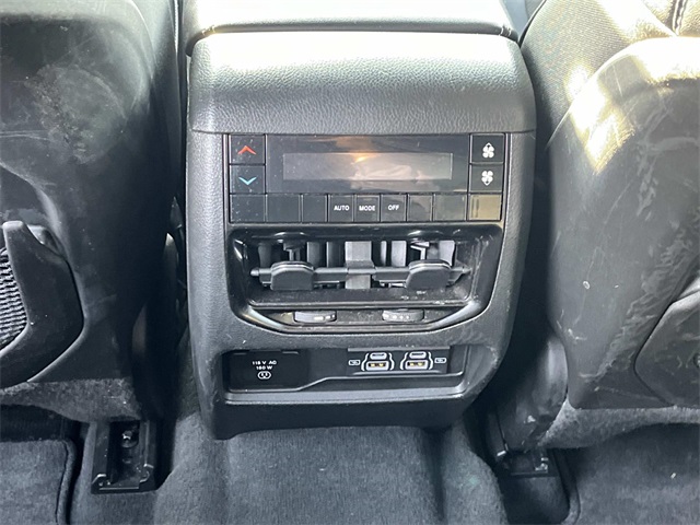 2024 Jeep Grand Cherokee Altitude photo 13