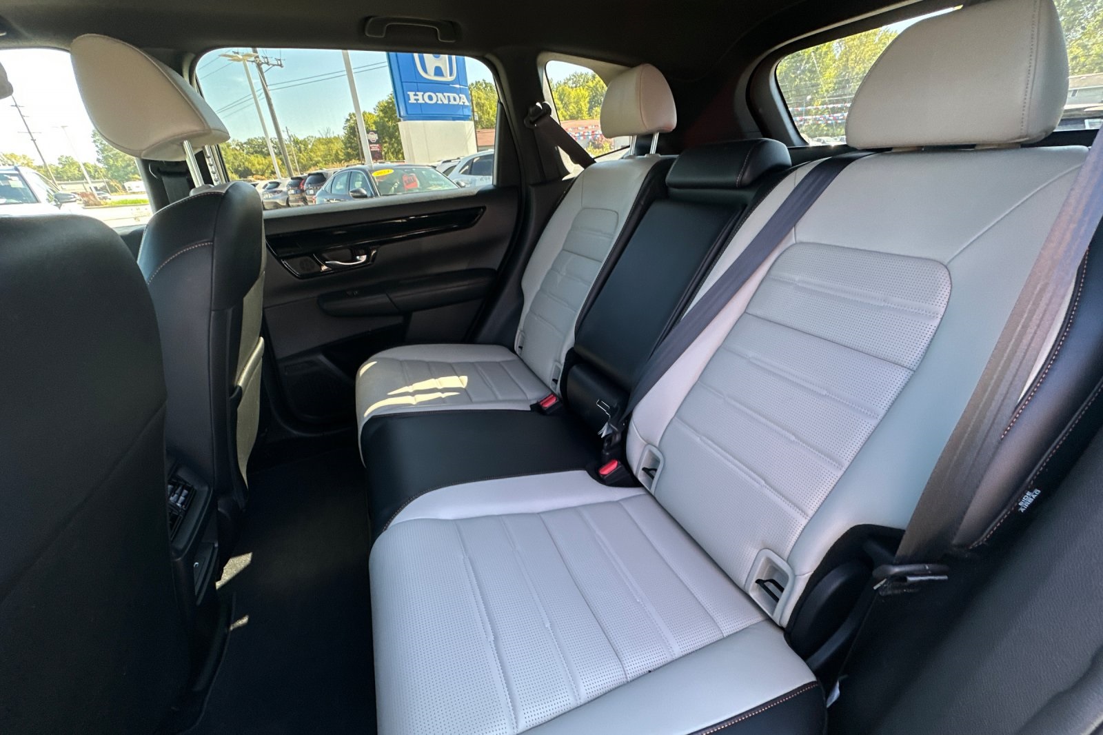 2023 Honda CR-V Hybrid Sport Touring photo 17