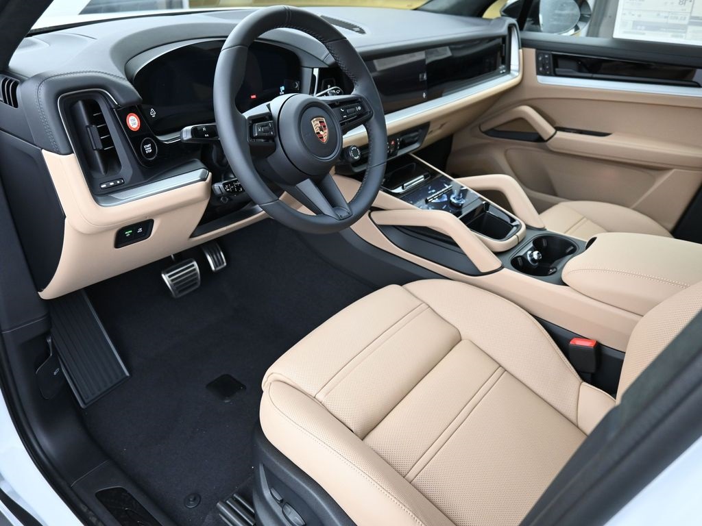 2026 Porsche Cayenne GTS photo 3