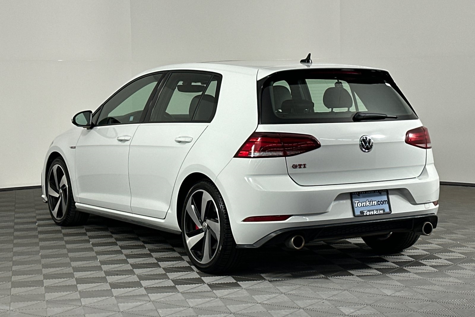 2019 Volkswagen Golf GTI SE photo 6