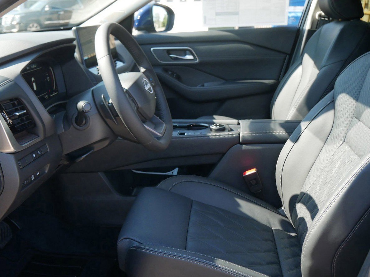 2026 Nissan Rogue Platinum photo 5