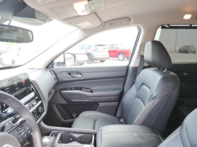 2022 Nissan Pathfinder SL photo 13