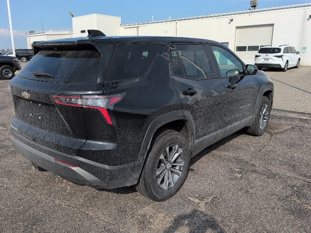 2025 Chevrolet Equinox LT photo 2