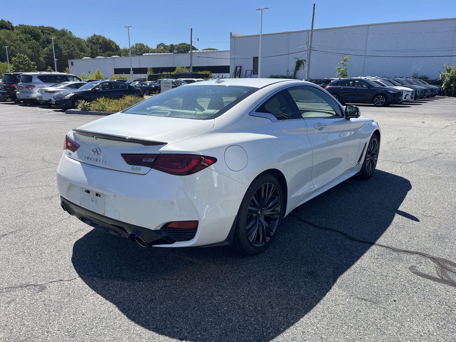 2022 Infiniti Q60 Luxe photo 3