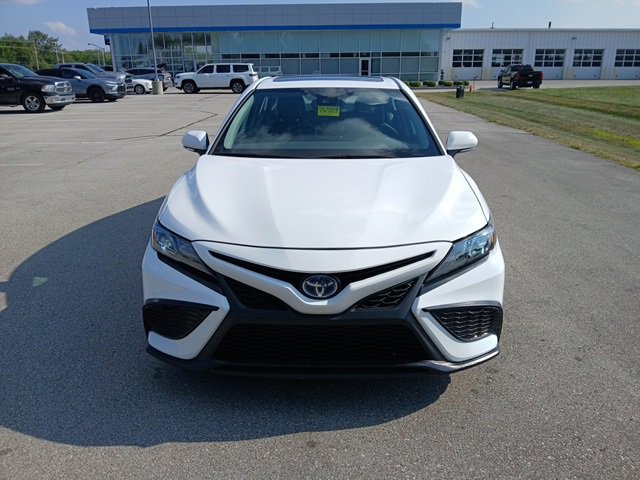 2024 Toyota Camry Hybrid SE photo 8