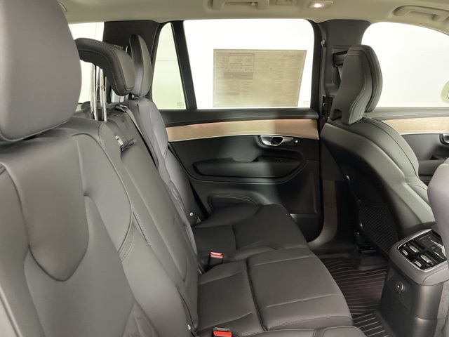 2025 Volvo XC90 T8 AWD Plus photo 16