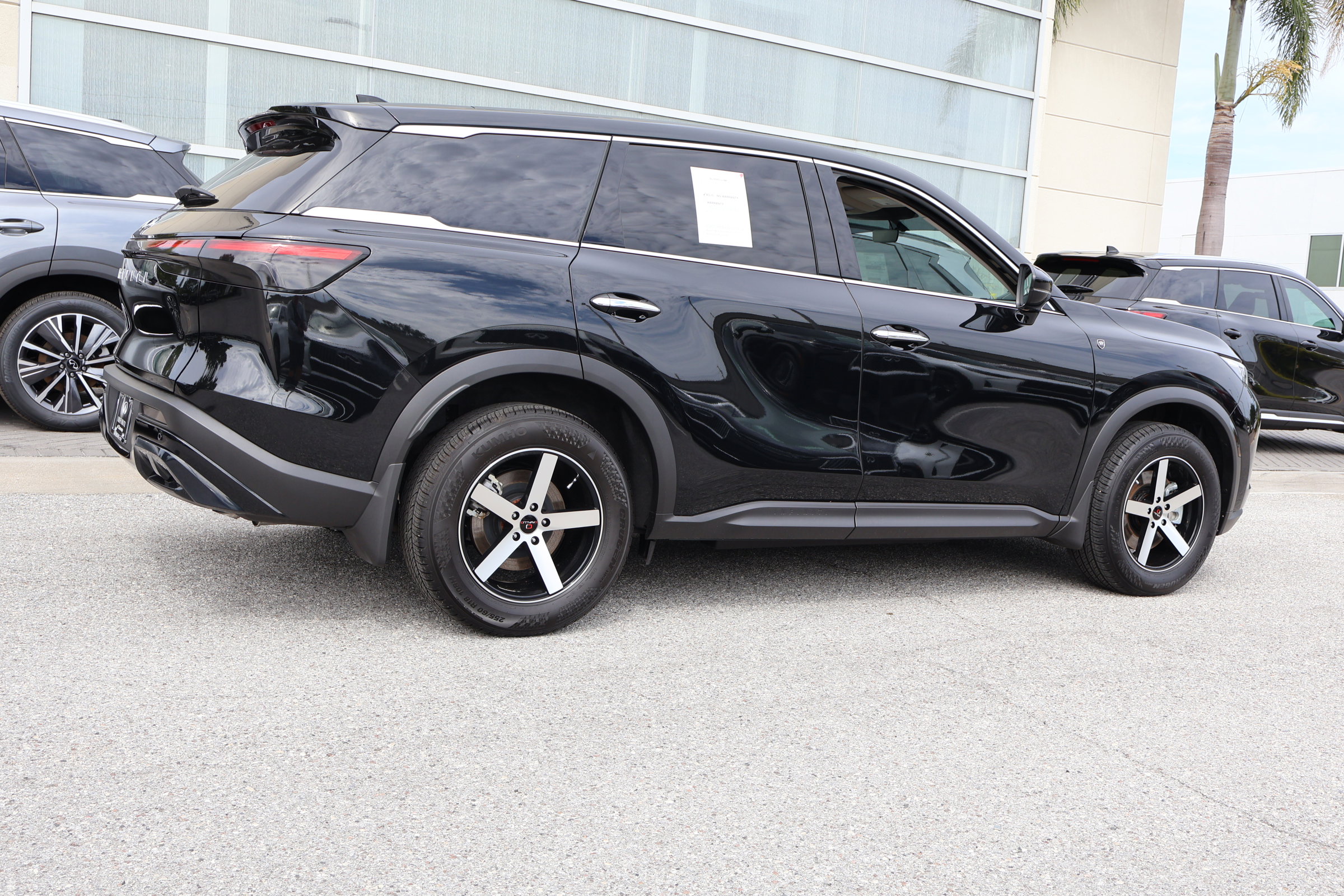 2025 Infiniti QX60 Pure photo 9