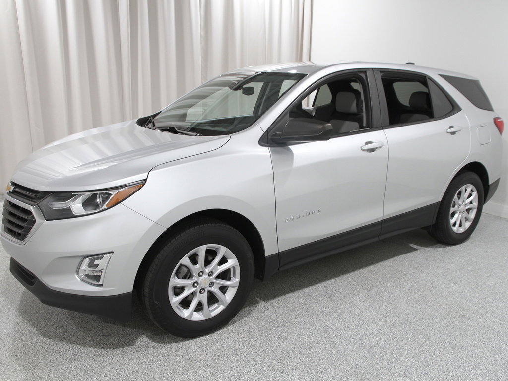 2021 Chevrolet Equinox LS photo 3