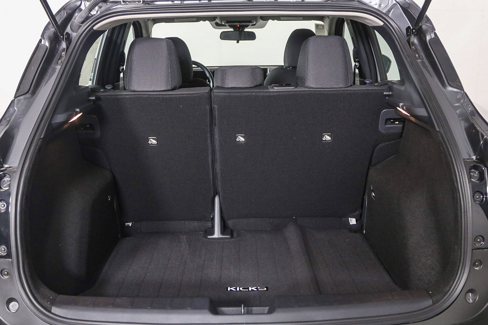 2025 Nissan Kicks S photo 11