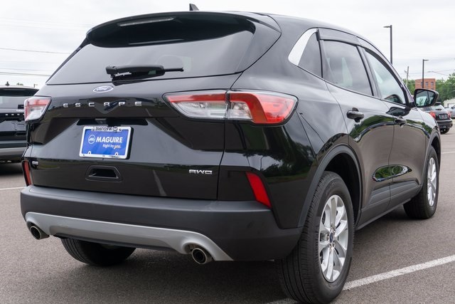 2021 Ford Escape SE photo 2