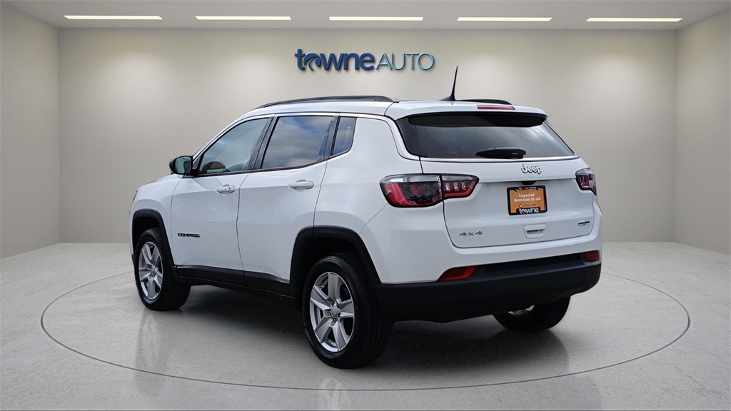 2022 Jeep Compass Latitude photo 2