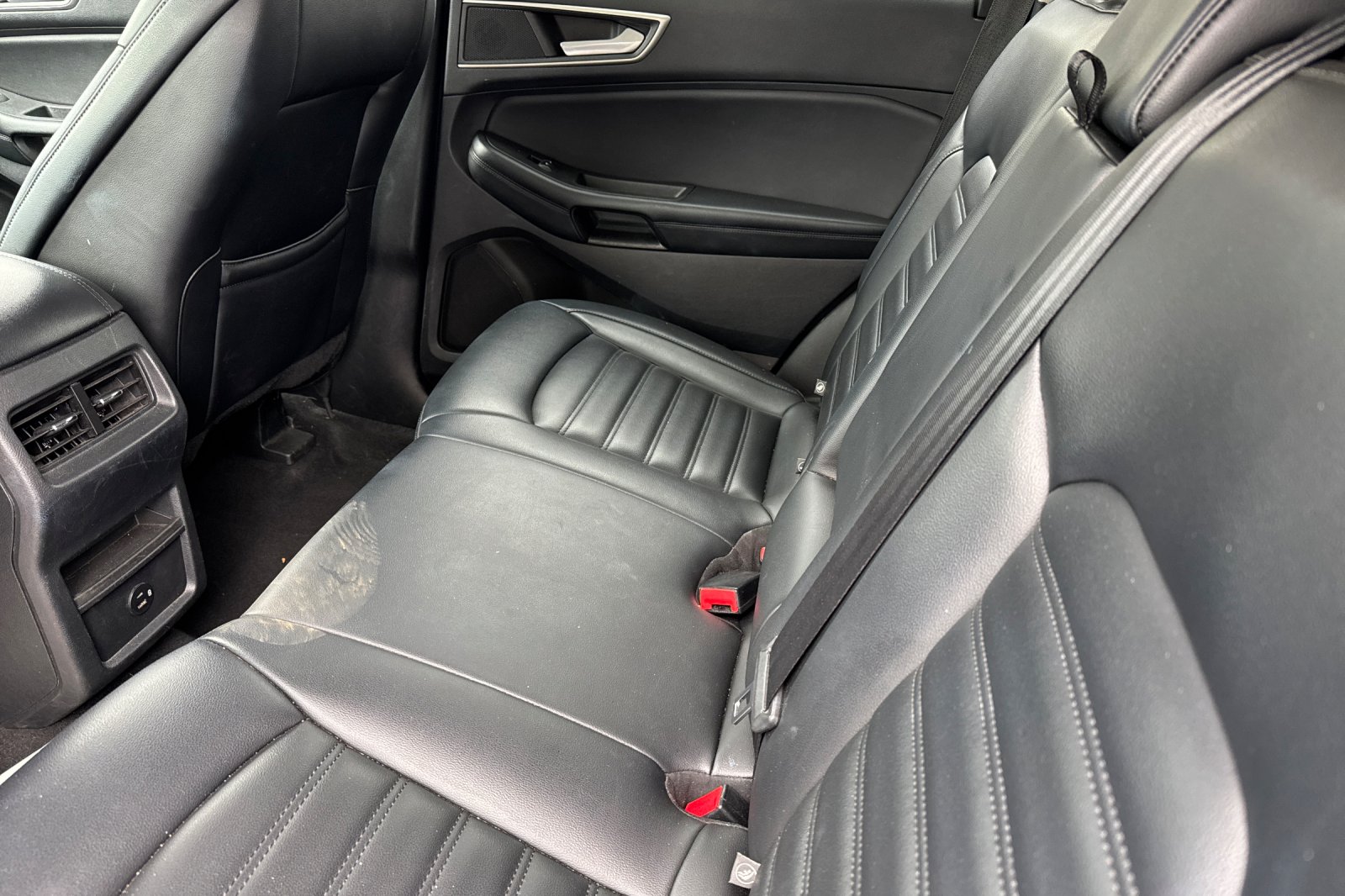 2022 Ford Edge SEL photo 4