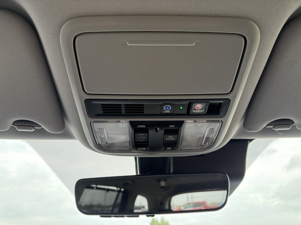 2020 Honda Pilot Touring photo 13