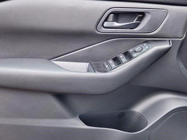 2025 Nissan Rogue S photo 10
