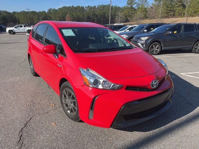 2016 Toyota Prius v Five's photo