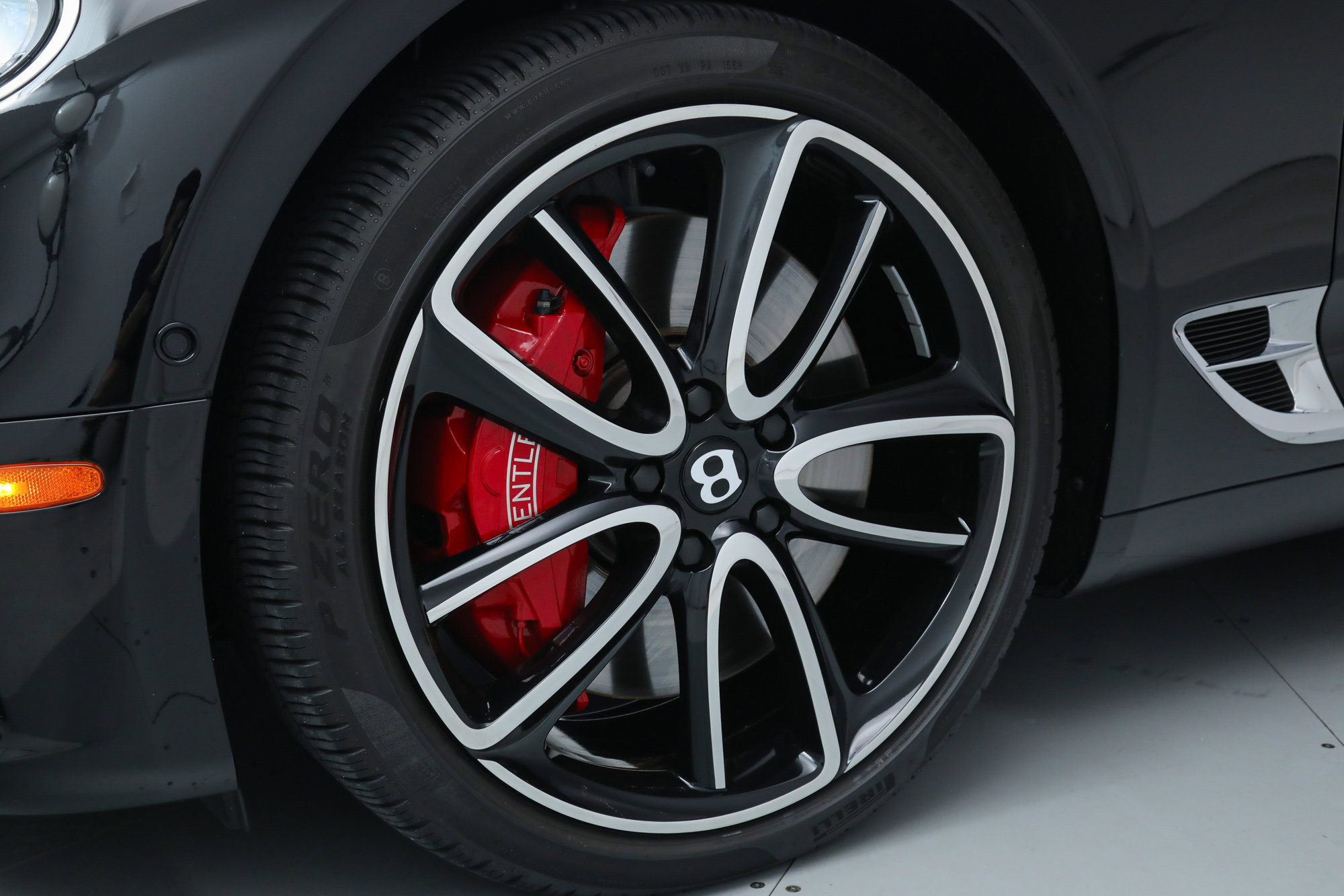 2022 Bentley Continental GT V8 photo 14