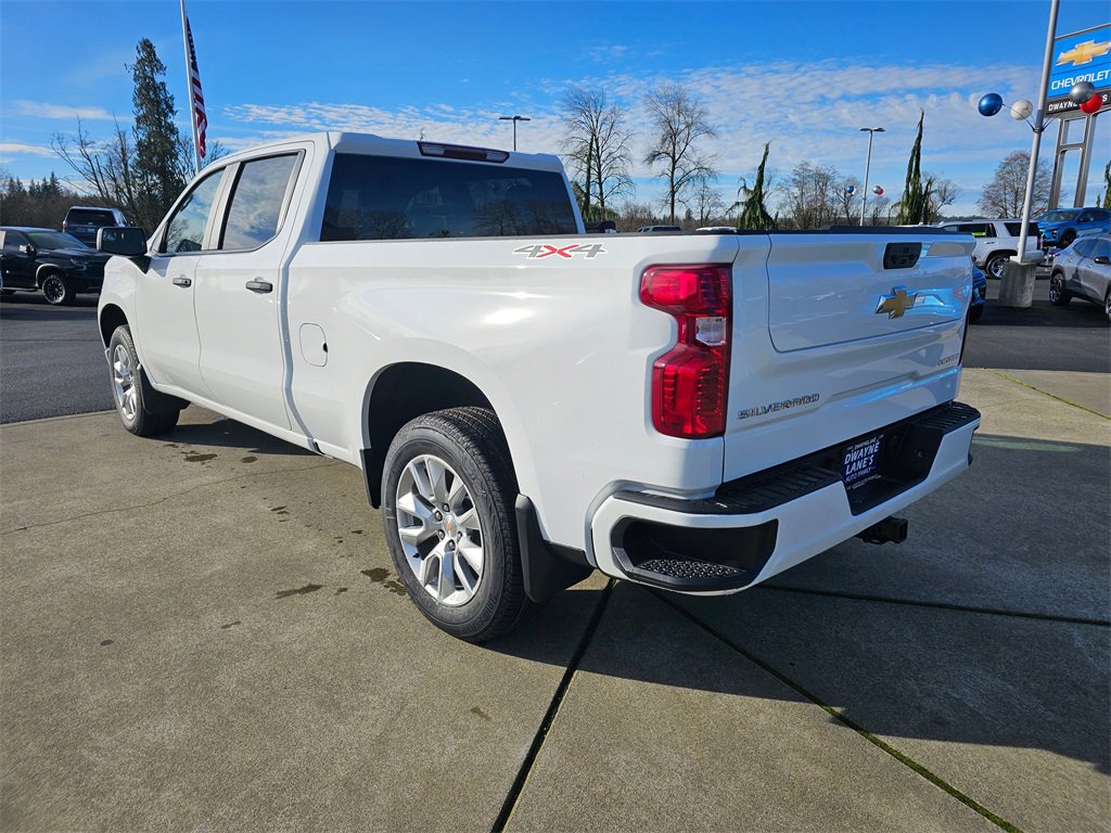 2025 Chevrolet Silverado 1500 Custom photo 3
