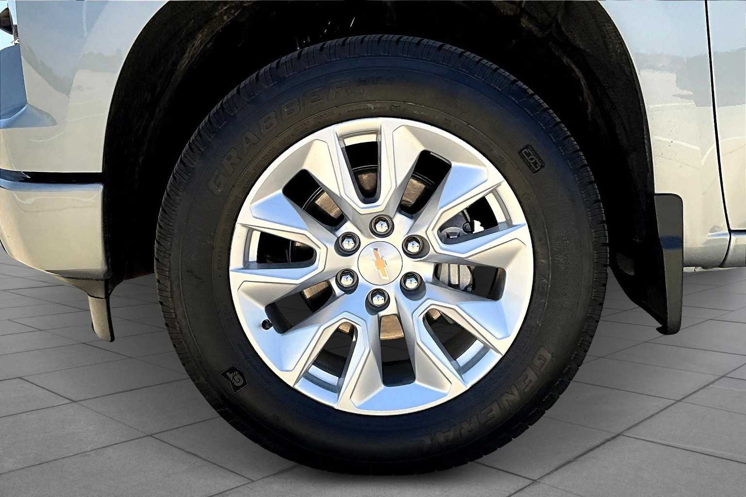 2025 Chevrolet Silverado 1500 Custom photo 19