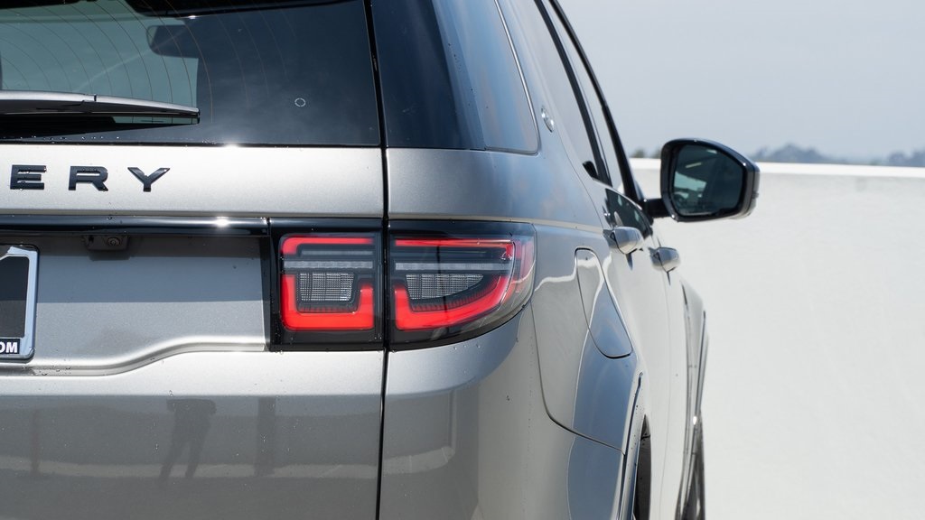 2024 Land Rover Discovery Sport SE photo 4