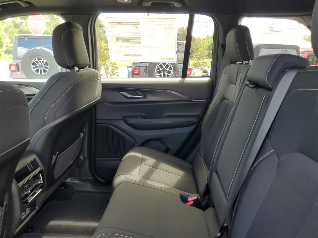 2025 Jeep Grand Cherokee Laredo X photo 24