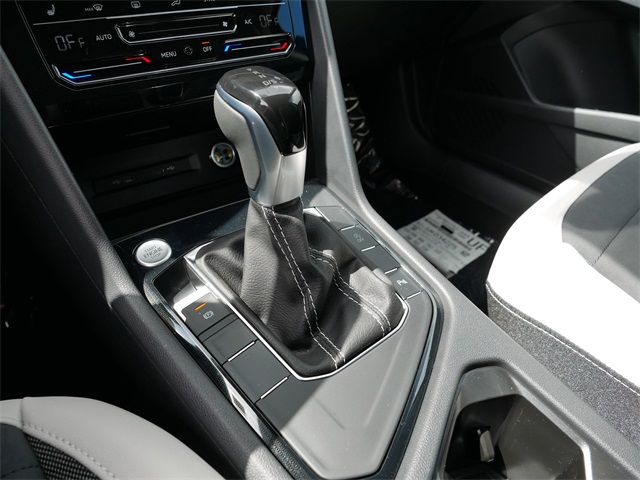 2025 Volkswagen Taos SE photo 9